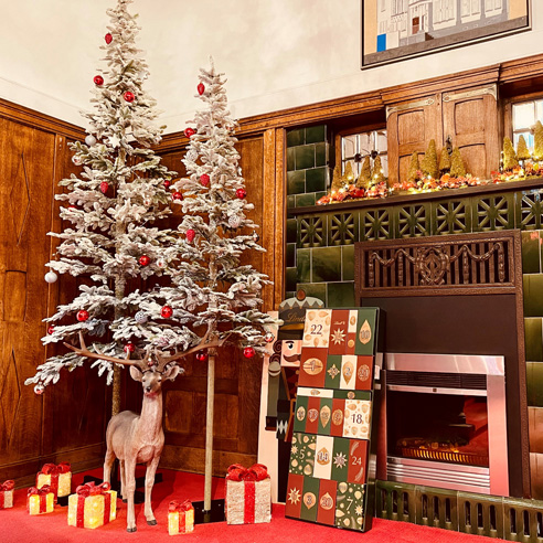 Erstes Türchen des Adventskalenders geöffnet.